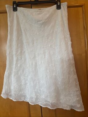 White Embroidered A-Line Women's Skirt .Free People Large🍀🍀100% Viscosa🍀🍀